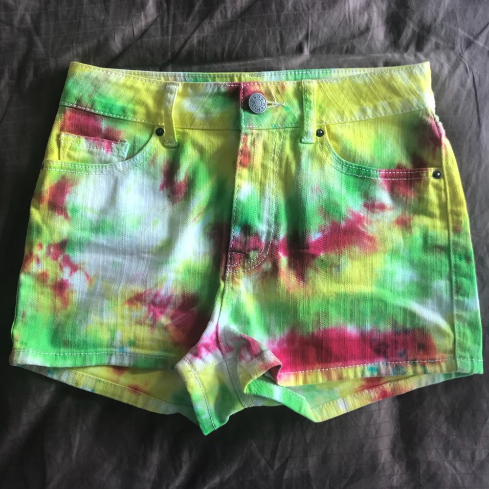 ☀️BDG Tie Dye High Waisted Shorts☀️